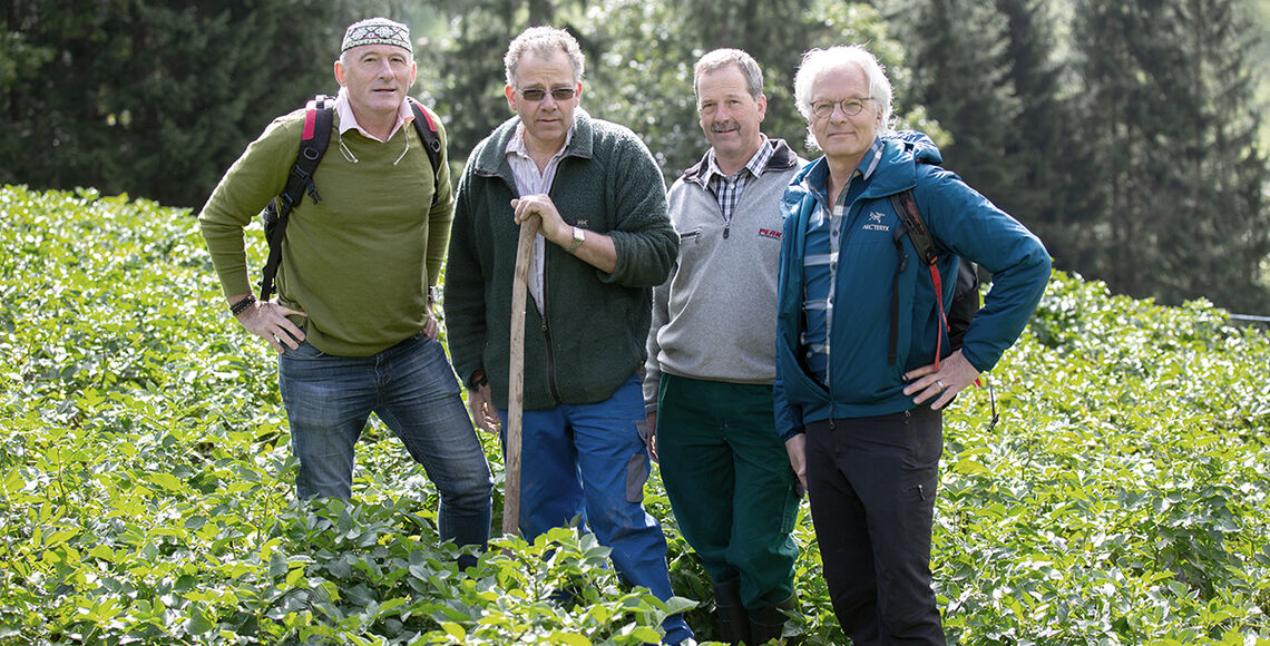 v.l.n.r. Hans Peter Reust (Initiant), Hanspeter Dänzer (Landwirt Abländschen), Toni von Grünigen (Gemeindepräsident Saanen), Thomas Frei (Initiant)